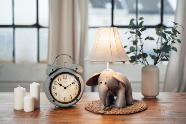 Bobby der liebevolle Elefant