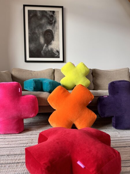 Kissen Kreuz komplett rubin von farbenfreunde