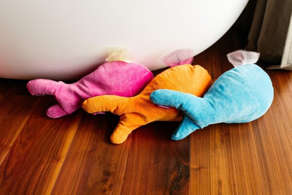 Mr. Fish Kissen by Trouble Away fuchsia von farbenfreunde