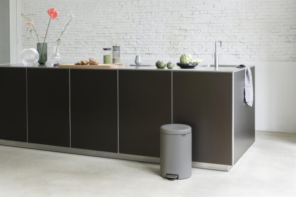 Brabantia NewIcon Treteimer 20 L mit Kunststoffeinsatz Mellow Yellow