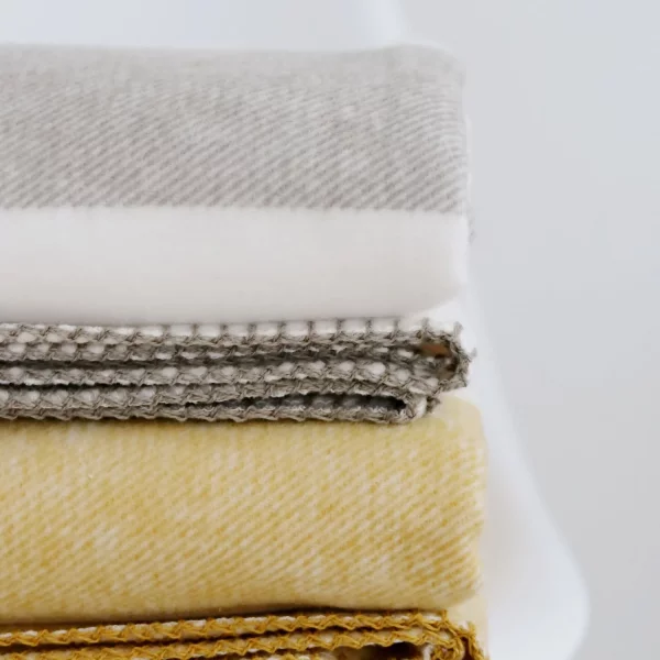 Riema Kuscheldecke Stine gelb-weiß