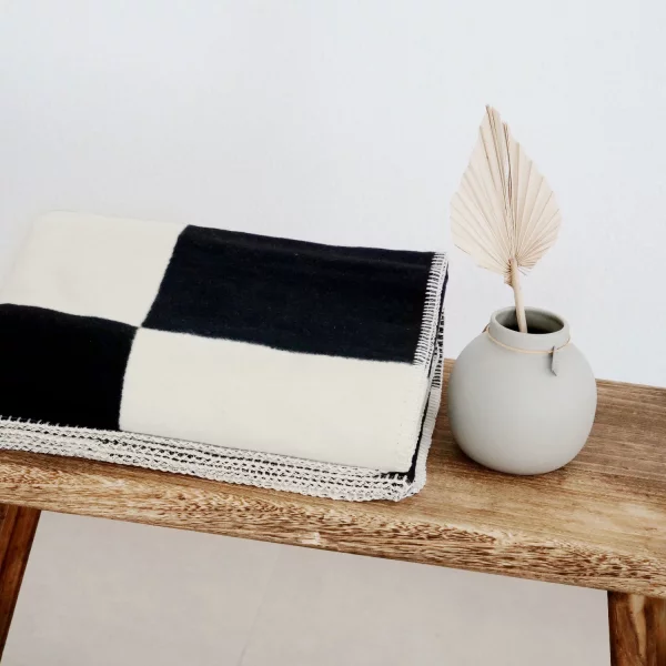 Riema Kuscheldecke Clara schwarz-natur