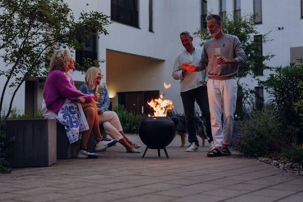 MOON 45 all black Feuerkorb mit niedrigem Fuß