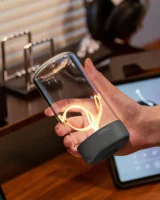 Pulse Akku LED Tischleuchte in Überraschungsfarbe